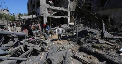 В Газе 11-этажное здание с офисами СМИ рухнуло после удара Израиля - ren.tv - Израиль - Ракеты