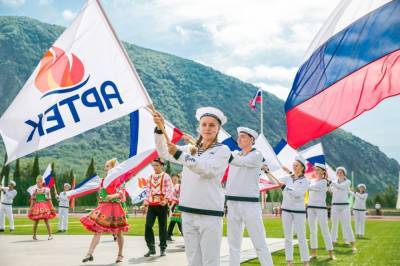 В «Артеке» начинается смена «Мы дети твои, Россия!» – Учительская газета - ug.ru