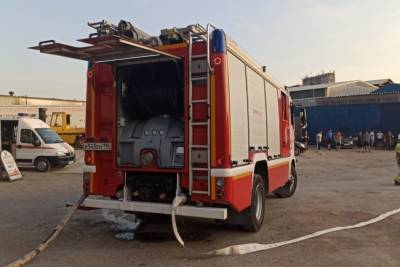 Спасатели заявили об угрозе взрыва при пожаре на пилораме в Екатеринбурге - eburg.mk.ru - Екатеринбург - Свердловская обл.