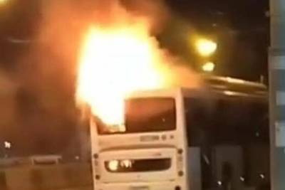 В Ростове-на-Дону во время движения загорелся автобус - mk.ru - Ростов-На-Дону