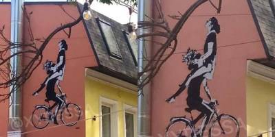 В Одессе на стене дома на углу Екатерининской и Европейской нашли пикантное граффити, в сети придумывают название для шедевра, фото - ТЕЛЕГРАФ - telegraf.com.ua - Одесса