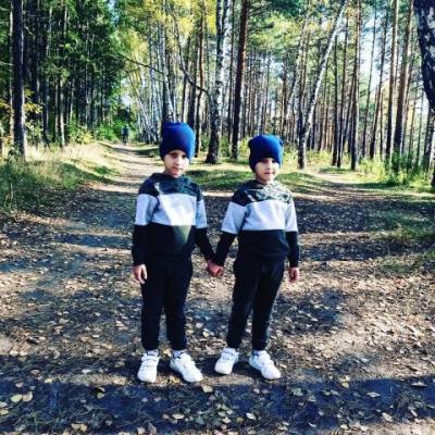 Близнецам с аутизмом нужна помощь, чтобы пройти курс реабилитации в Томске - tv2.today - Томск