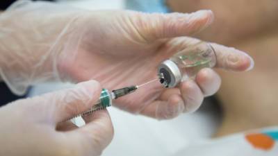 Пожилая японка по ошибке получила двойную дозу вакцины от коронавируса - mir24.tv