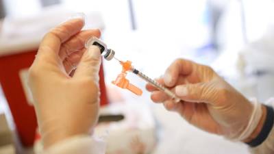 Пожилой японке по ошибке ввели две дозы вакцины от COVID-19 за сутки - iz.ru - Япония