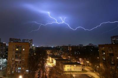Сотрудники МЧС предупредили москвичей о ливне, грозе и граде до конца воскресенья - argumenti.ru - Москва - Камбоджа