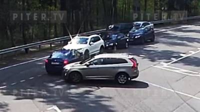 Момент ДТП с участием трех машин в Зеленогорске попал на видео - piter.tv - Санкт-Петербург - Зеленогорск