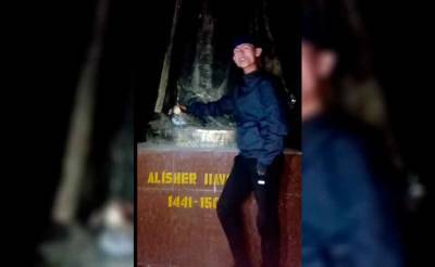 Алишер Навои - Тиктокеры против Алишера Навои. Еще один узбекистанец записал неадекватное видео у памятника поэта - podrobno.uz - Узбекистан - Ташкент