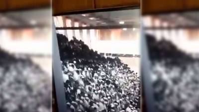 Трибуна с сотнями людей обрушилась в синагоге в Израиле (видео) - lenta.ua - Израиль - Иерусалим