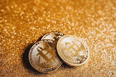 Биткоин подешевел на треть с апрельского исторического максимума - vm.ru