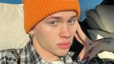 Богдан Милохин - Блогер - Мольбы не помогают: родная мать Дани Милохина разрыдалась, отчаявшись увидеть сына - 5-tv.ru