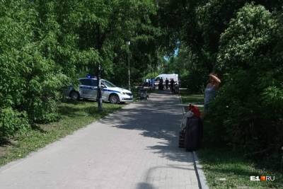 У железнодорожного вокзала Екатеринбурга застрелили агрессивного мужчину с ножом - runews24.ru - Екатеринбург