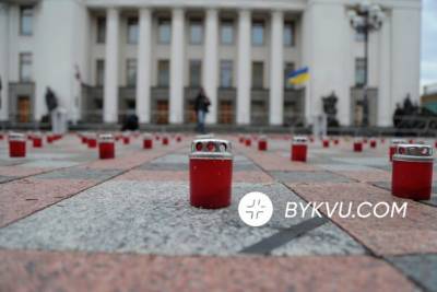 47 тисяч чорних стрічок: під Радою провели акцію за відставку Степанова - bykvu.com - Україна