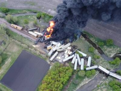 В США поезд с опасными химикатами потерпел крушение. Власти эвакуировали население - unn.com.ua - США - Киев - штат Айова