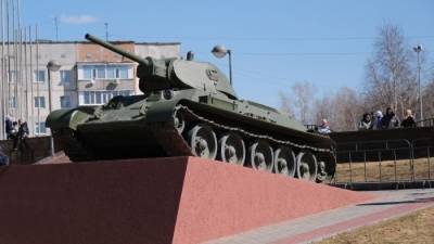 В ХМАО братскую могилу в виде танка Т-34 будут охранять манекены - znak.com - Сургут - Югра