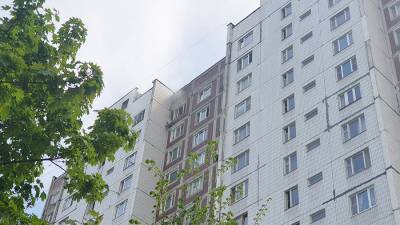 Пожар в доме на севере Москвы мог возникнуть из-за мангала на балконе - iz.ru - Москва