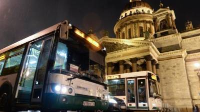 Александр Невский - В Петербурге в "Ночь музеев" будут курсировать 45 автобусов - piter.tv - Санкт-Петербург