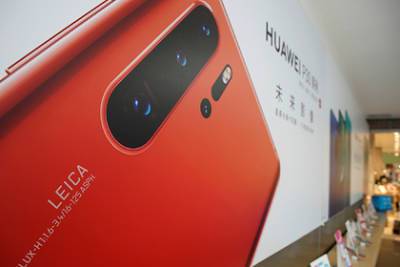 Huawei потеряла важного партнера в производстве смартфонов - lenta.ru - Twitter