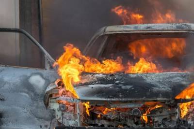 В Астрахани загорелись 12 автомобилей - astrakhanfm.ru - Астрахань - р-н Советский