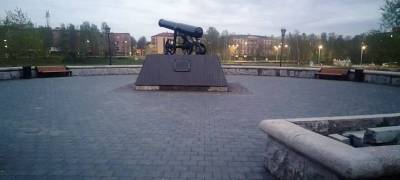 Власти Петрозаводска требуют от подрядчика благоустроить полуразрушенную площадку в Зарецком парке - stolicaonego.ru - Петрозаводск - республика Карелия
