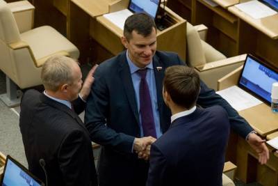 Почему 9 депутатов в Свердловской области решили не переизбираться в Госдуму и Заксобрание - znak.com - Свердловская обл.