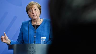 Биньямин Нетаньяху - Ангела Меркель - Штеффена Зайберта - Меркель обсудила с Нетаньяху обострение конфликта в секторе Газа - iz.ru