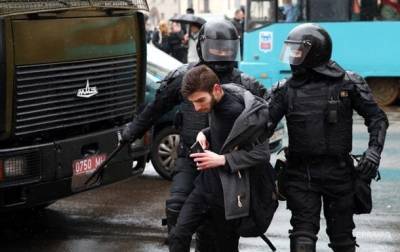 Александр Лукашенко - Протесты в Беларуси: силовикам разрешили применять боевую и спецтехнику - korrespondent.net