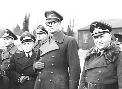 Андрей Власов - Какие пленные советские генералы претендовали на место предателя Власова - russian7.ru