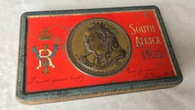 королева Виктория - Запечатанный шоколад «от королевы Виктории» обнаружен среди вещей ветерана англо-бурской войны - lenta.ua - Юар