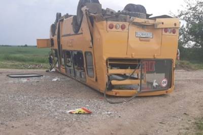 В Тбилисском районе Кубани школьный автобус попал в ДТП и перевернулся, есть пострадавшие - kuban.mk.ru - Краснодарский край - Кубань - район Тбилисский