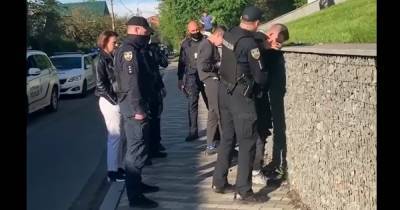 В Киеве полицейские избили и задержали подростков из-за музыки на улице (видео) - focus.ua - Киев