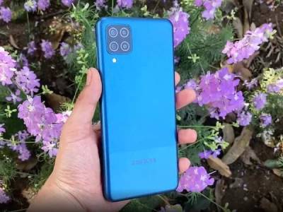 Samsung начала продавать в России дешевый долгоиграющий смартфон. Цена - cnews.ru