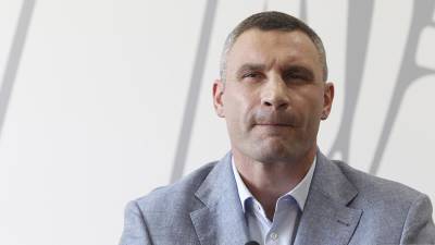 Виталия Кличко - Кличко заявил о ворвавшихся в его подъезд вооруженных людях - iz.ru - Киев