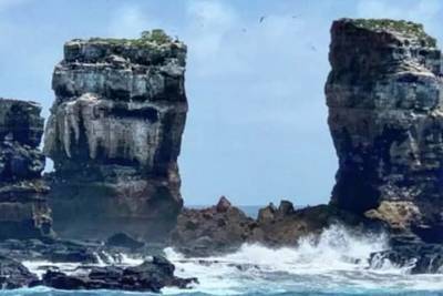 Знаменитая скала Арка Дарвина обрушилась на Галапагосских островах - vm.ru - Эквадор - Острова