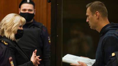 Алексей Навальный - Суд признал законным отказ в возбуждении дела из-за госпитализации Навального - gazeta.ru - Москва