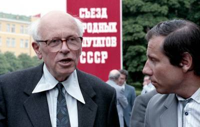 Андрей Сахаров - В Екатеринбурге месяц будет идти выставка к 100-летию Сахарова. Ее запретили в Москве - znak.com - Москва - Екатеринбург