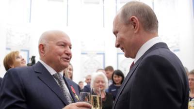 Владимир Путин - Деятели культуры просят Путина назвать площадь в Москве в честь Лужкова - svoboda.org - Москва