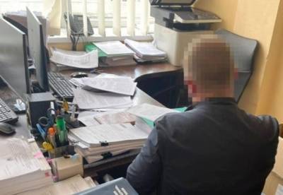 В Харьковской области сотрудник налоговой за $50 тысяч хотел повлиять на коллегу - facenews.ua - Харьковская обл.
