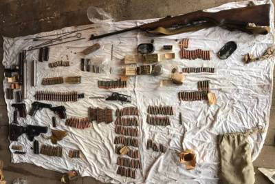 В доме умершего рязанского пенсионера нашли пять пистолетов и более тысячи патронов - rzn.mk.ru - район Пронский