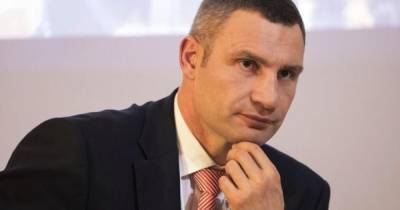 Виталий Кличко - Кличко показал запись "маски шоу" под его квартирой с камер наблюдения - dsnews.ua