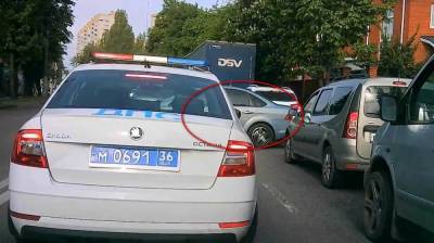 Воронежец грубо нарушил ПДД в метре от полицейских: появилось видео - vestivrn.ru - Воронеж - Воронежская обл.