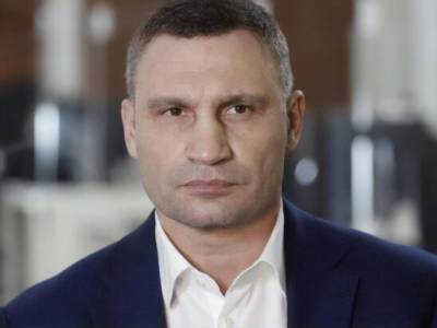 Виталий Кличко - Кличко показал видео с правоохранителями под своей квартирой и заявил, что версия СБУ выглядит неубедительно - gordonua.com - Киев
