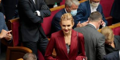 Анна Скороход - Рада в огне: нардеп пришла на заседание парламента с драконом на спине - sharij.net