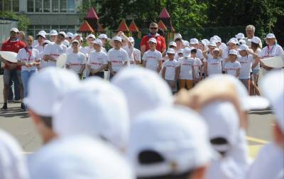 Денис Грибов - Порядка 1855 стационарных детских лагерей заработают в России летом - vm.ru