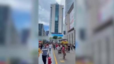 В китайском Шэньчжэне эвакуировали 355-метровый небоскреб из-за вибраций конструкции - piter.tv - Китай - Шэньчжэнь
