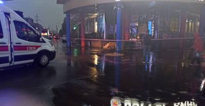 В Петербурге ураган сорвал козырёк Burger King, есть пострадавшие - reendex.ru - Санкт-Петербург