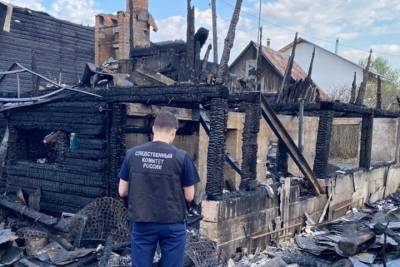 Двое пенсионеров погибли при пожаре в СНТ Екатеринбурга - eburg.mk.ru - Екатеринбург - Свердловская обл.
