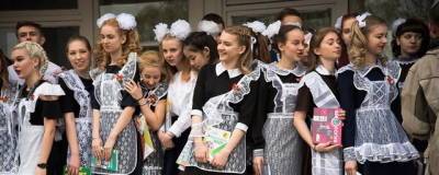 Александр Бурков - В омских школах из-за COVID-19 последние звонки пройдут на улице - runews24.ru - Омск - Омская обл.