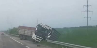 В сети показали видео с места ДТП фуры с рейсовым автобусом на трассе Харьков - Днепр 19.05.2021 - ТЕЛЕГРАФ - telegraf.com.ua - Киев - Одесса - Харьков