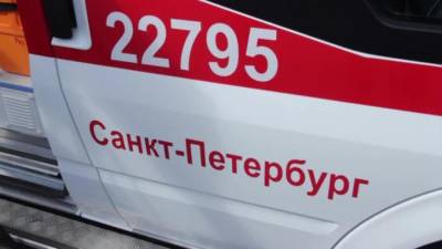 Фура с вывернутой кабиной перегородила дамбу в Петербурге - piter.tv - Санкт-Петербург