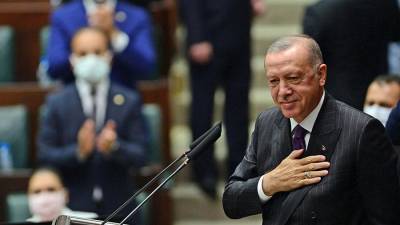 Реджеп Тайип Эрдоган - Омер Челик - В Турции осудили обвинения Эрдогана в антисемитизме со стороны Госдепа США - iz.ru - Турция